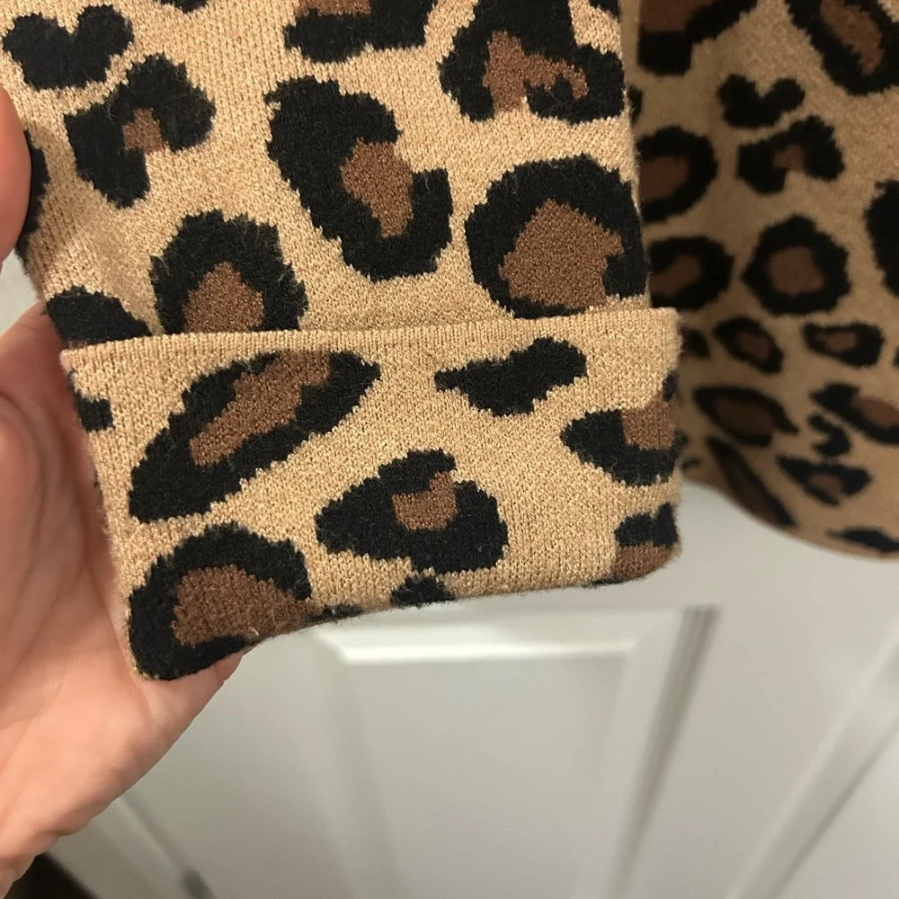 Tahari Leopard Print 3/4 Sleeve Sweater - Picture 5 of 6